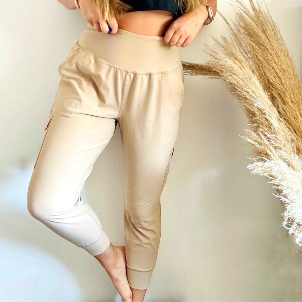 NEW OLD NAVY Khaki Cream Beige Sweatpants Joggers Cargo Pocket Pants Leggings L